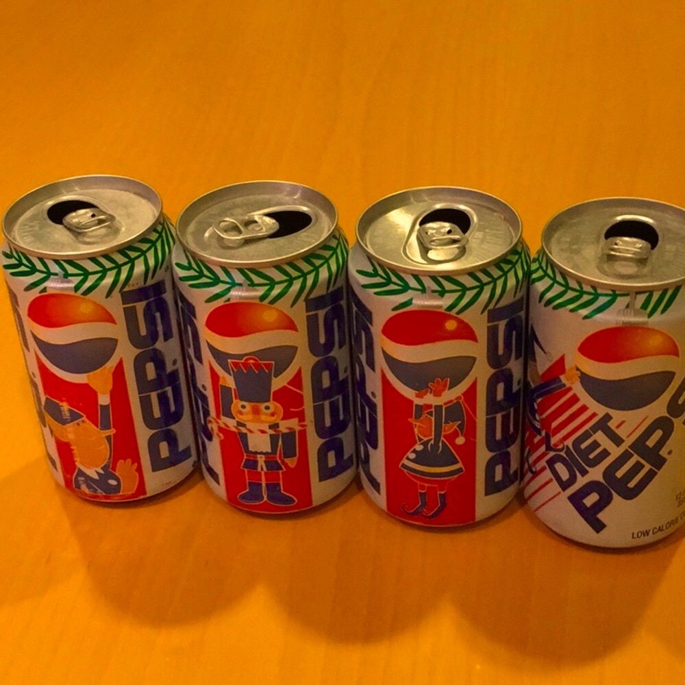 4 Pepsi Holiday-Themed Cans 1996
